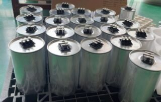 Condensateur basse tension pour armoire de distribution d'énergie