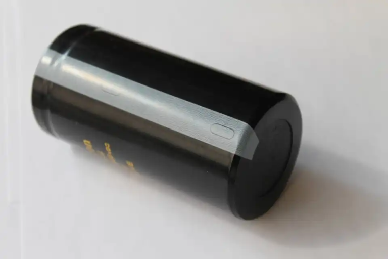 450V 10000UF Vidalı Ayak Cucab Yüksek Gerilim Elektrolitik Kondansatör CD138 450V 10000UF İnvertör Kondansatör Üretici Fiyat Tedarik